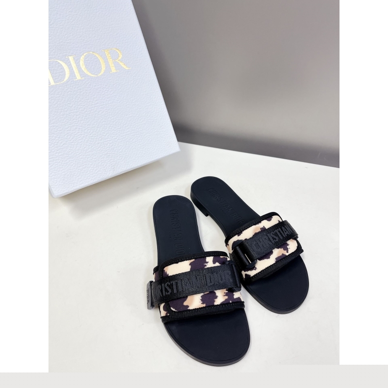ch**an D*or slippers